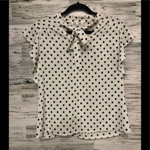 Made in Italy 🇮🇹 scalloped cap sleeved top with bow